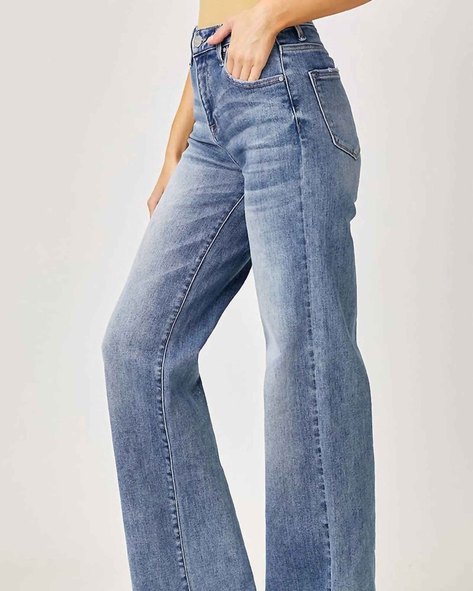 Mid-Rise Wide Leg Jean in Blue | Blue