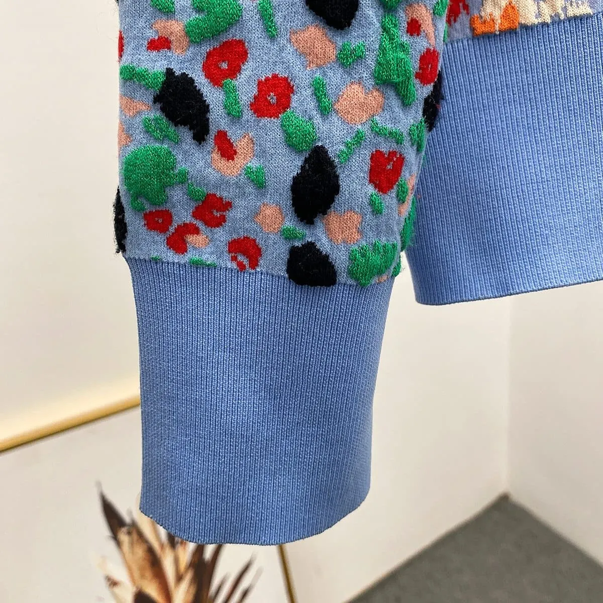 VINTAGE V-NECK SWEATER